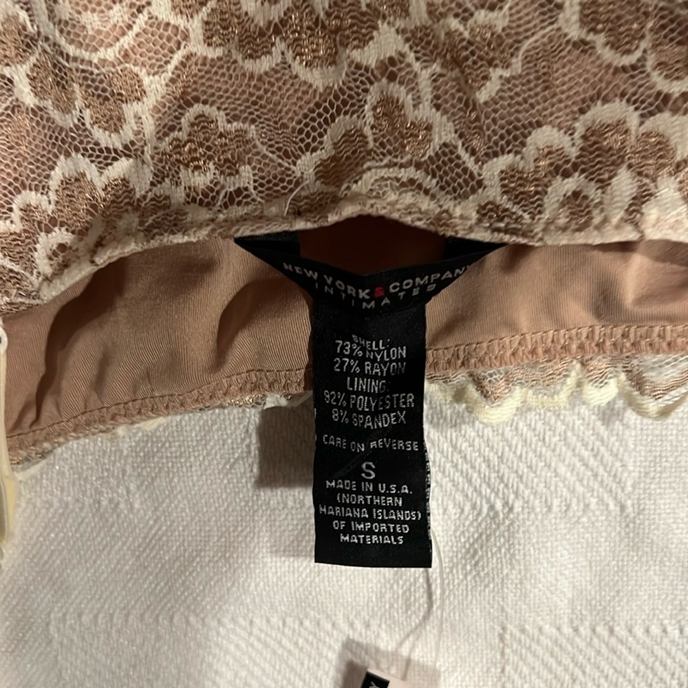 NWT New York & company tan/ lace camisole - Picture 6 of 6